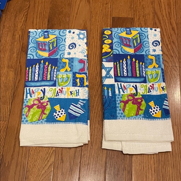Hanukkah Kitchen Mitts, Towels and Potholder - Picture 2 of 8